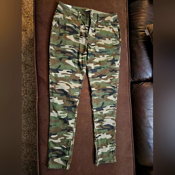 Forever 21 Jeans Camouflage Jeans with pockets. - Picture 1 of 11